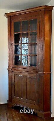 18th Century Philadelphia Fine Walnut Corner Cupboard with Family Provenance