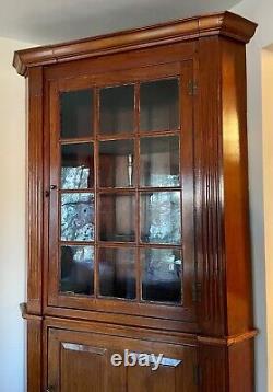 18th Century Philadelphia Fine Walnut Corner Cupboard with Family Provenance