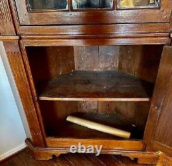 18th Century Philadelphia Fine Walnut Corner Cupboard with Family Provenance