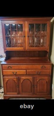 1971 Solid Cherry China Cabinet with Lenox Mount Vernon Provenance Excellent