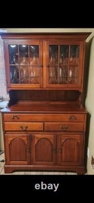 1971 Solid Cherry China Cabinet with Lenox Mount Vernon Provenance Excellent