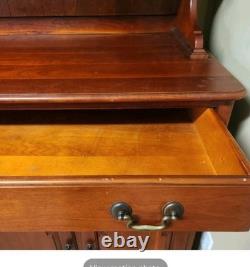 1971 Solid Cherry China Cabinet with Lenox Mount Vernon Provenance Excellent