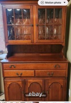 1971 Solid Cherry China Cabinet with Lenox Mount Vernon Provenance Excellent