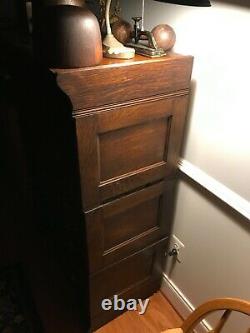 20th C Antique Tiger Oak Yawman & Erbe Arts & Crafts 27 Drawer Card Catalogue