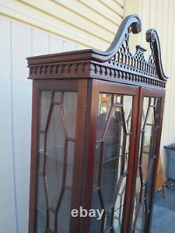 62611 Mahogany Chippendale Curio China Cabinet