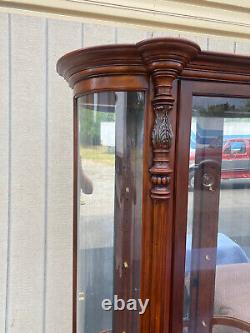 64524 Mahogany PULASKI Furniture Bow Glass Curio Cabinet