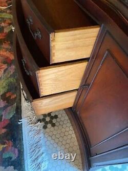 Antique Mahogany Bassett Furniture Serpentine Front China Cabinet, Great Cond