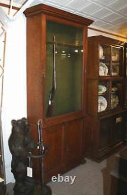 Antique Quality Quarter Sawn Oak Gun Cabinet original finish