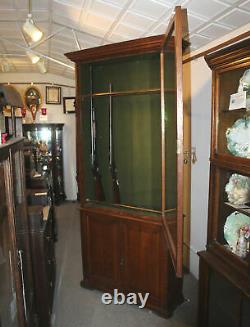 Antique Quality Quarter Sawn Oak Gun Cabinet original finish