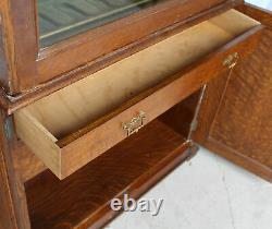 Antique Quality Quarter Sawn Oak Gun Cabinet original finish