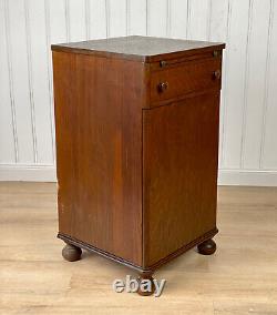 Antique Traditional Quartersawn Oak Liquor Bar Cellarette Cabinet