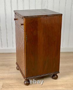 Antique Traditional Quartersawn Oak Liquor Bar Cellarette Cabinet