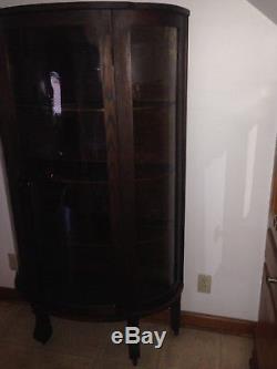 Antique curved glass china cabinet! LOCAL PICK UP only
