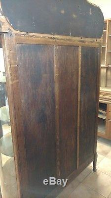 Antique curved glass quartersawn oak China Cabinet with leaded glass door