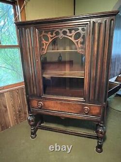 BERKEY & GAY Mahogany Display Cabinet/Glass Door-Wood Overlay/Pedestal Legs