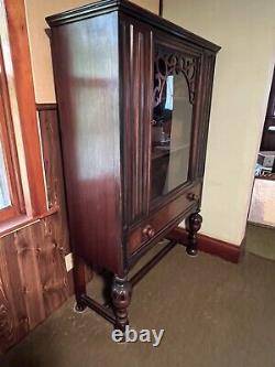 BERKEY & GAY Mahogany Display Cabinet/Glass Door-Wood Overlay/Pedestal Legs