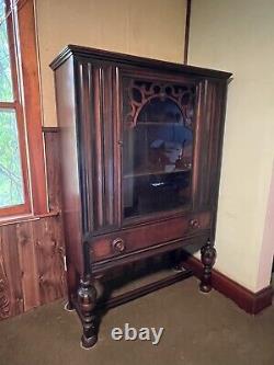 BERKEY & GAY Mahogany Display Cabinet/Glass Door-Wood Overlay/Pedestal Legs