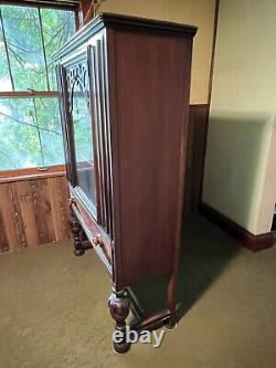 BERKEY & GAY Mahogany Display Cabinet/Glass Door-Wood Overlay/Pedestal Legs