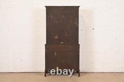 Baker Furniture Style Georgian Inlaid Flame Mahogany Breakfront Bookcase Cabinet