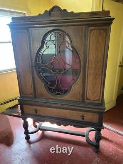 Beautiful 1920's China Cabinet Excellent condition