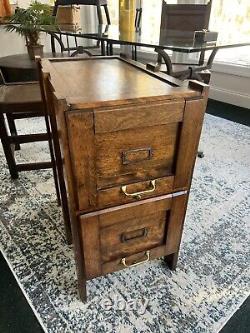 Beautiful Arts and Craft Mission Arts & Crafts Antique Solid Oak Filing Cabinet