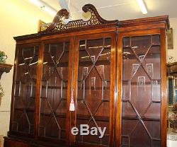 Best Quality OLD Baker Chippendale Mahogany Breakfront Bookcase China Cabinet