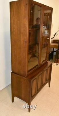 Broyhill Walnut Emphasis China Hutch