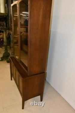 Broyhill Walnut Emphasis China Hutch