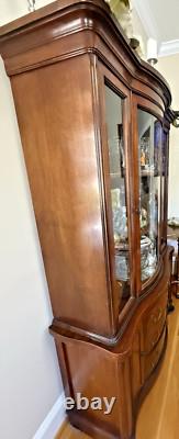China Cabinet Vintage 1930s Heritage Federal Style Bubble front glass