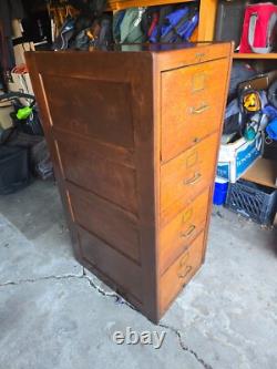 Circa 1910 Yawman & Erbe Arts & Crafts Tiger Oak File Cabinet, Dovetail Drawers