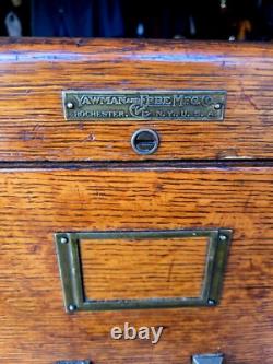Circa 1910 Yawman & Erbe Arts & Crafts Tiger Oak File Cabinet, Dovetail Drawers