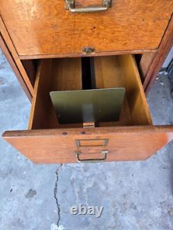 Circa 1910 Yawman & Erbe Arts & Crafts Tiger Oak File Cabinet, Dovetail Drawers