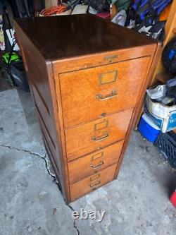 Circa 1910 Yawman & Erbe Arts & Crafts Tiger Oak File Cabinet, Dovetail Drawers