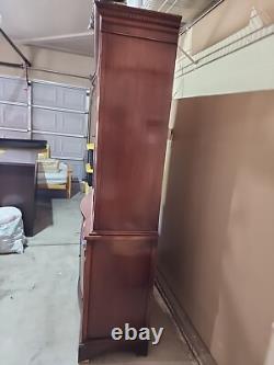Duncan Phyfe 1940 Georgian-style Mahogany Traditional China Cabinet