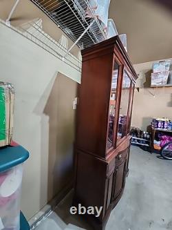 Duncan Phyfe 1940 Georgian-style Mahogany Traditional China Cabinet