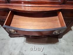 Duncan Phyfe 1940 Georgian-style Mahogany Traditional China Cabinet