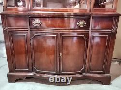 Duncan Phyfe 1940 Georgian-style Mahogany Traditional China Cabinet