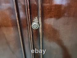 Duncan Phyfe 1940 Georgian-style Mahogany Traditional China Cabinet