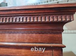 Duncan Phyfe 1940 Georgian-style Mahogany Traditional China Cabinet