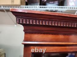 Duncan Phyfe 1940 Georgian-style Mahogany Traditional China Cabinet