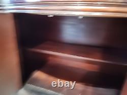 Duncan Phyfe 1940 Georgian-style Mahogany Traditional China Cabinet