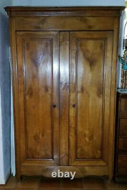 ELEGANT ANTIQUE LATE 18c FRENCH OAK MARRIAGE ARMOIRE