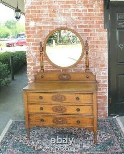 English Antique Willam & Mary Style Dresser / Vanity / Chest Of drawer
