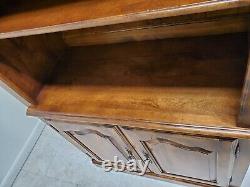 Ethan Allen Bookcase French Country Display Cabinet Shell Carved Fin. 236 B