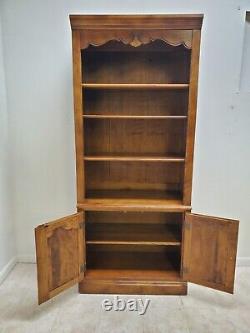 Ethan Allen Bookcase French Country Display Cabinet Shell Carved Fin. 236 B