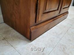 Ethan Allen Bookcase French Country Display Cabinet Shell Carved Fin. 236 B