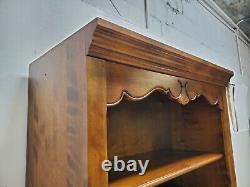 Ethan Allen Bookcase French Country Display Cabinet Shell Carved Fin. 236 B