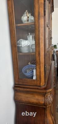 Ethan Allen'Verona' China Cabinet