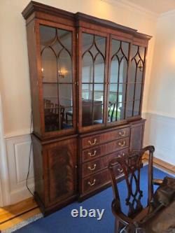 Exceptionally Clean Henkel Harris Virginia Galleries Mahogany Breakfront