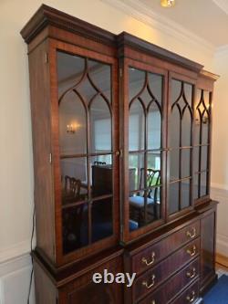 Exceptionally Clean Henkel Harris Virginia Galleries Mahogany Breakfront